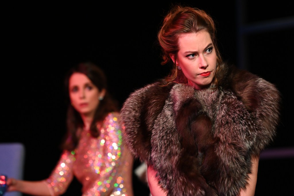 Compagnia nuova „La Traviata“ – Flora Bervoix/Annina Foto: Horst Dömötör